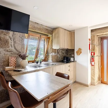 In Geres Next To The Water 2 Adults+1 Child Holiday home